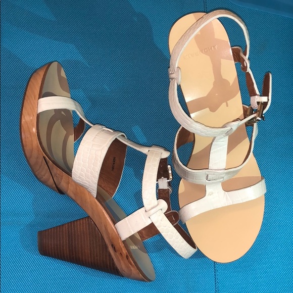 Givenchy Shoes - GIVENCHY White Beautiful heels!! SZ 37